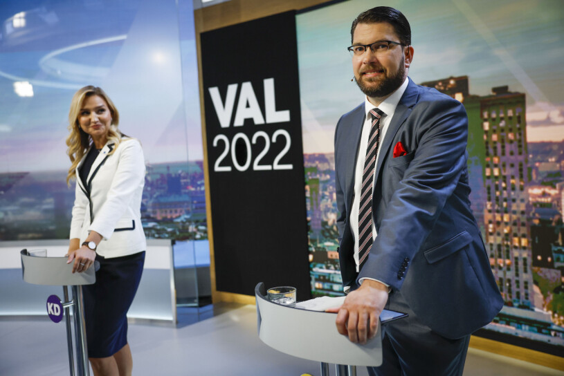 Kollegor, men inte mer än så. Sverigedemokraternas partiledare Jimmie Åkesson och Kristdemokraternas partiledare Ebba Busch inför partiledardebatt i TV4.