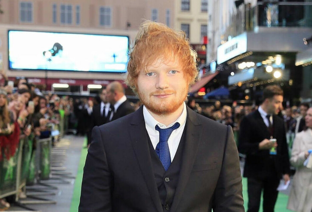 Ed Sheeran fick sy några stygn, men mår bra. Ed Sheeran