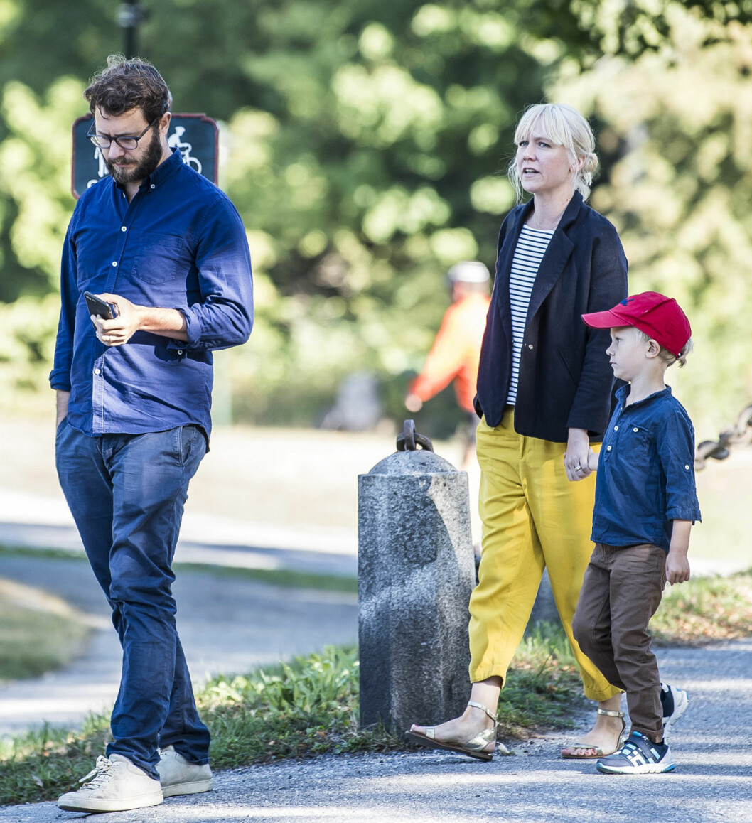Prinsessan Christinas barnbarn Edmund med pappa Victor och mamma Frida. Edmund är skolkamrat med prinsessan Estelle på Campus Manilla och döpt efter Christinas pappa prins Gustaf Adolf, som alltid kallades Edmund i familjen. Prinsessan Christinas barnbarn Edmund Magnuson med pappa Victor Magnuson och mamma Frida Magnuson.