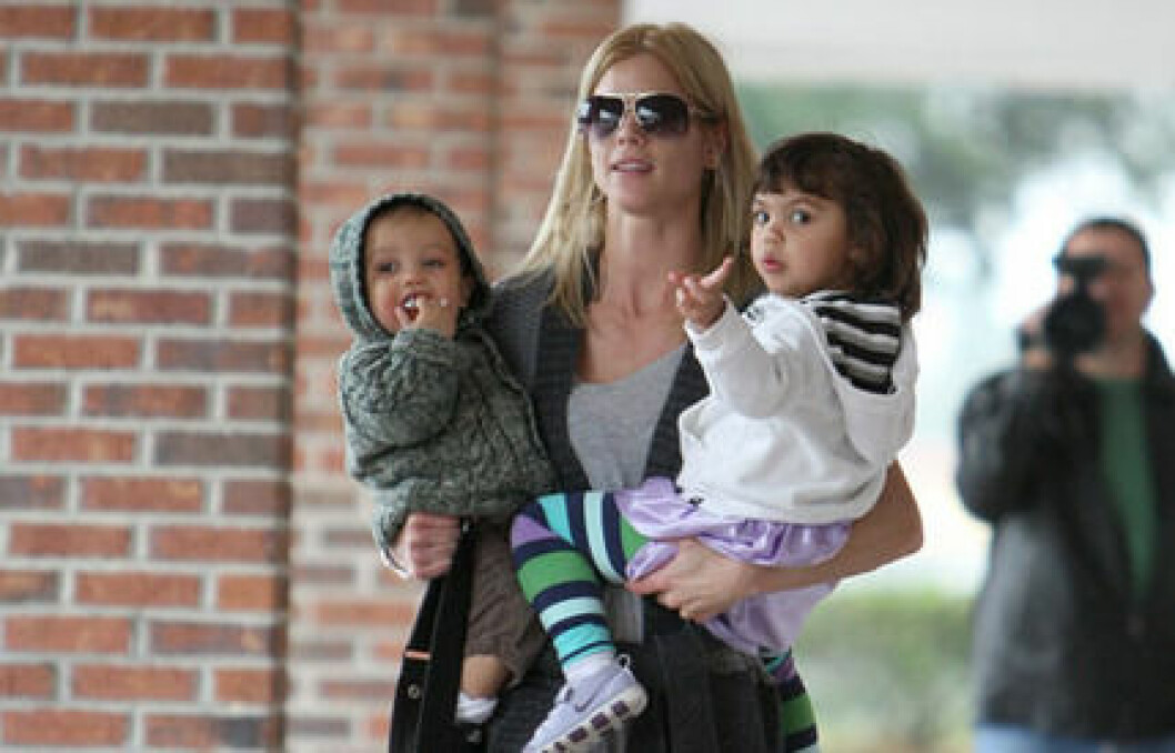 Elin Nordegren med barnen. Elin Nordegren med barnen.