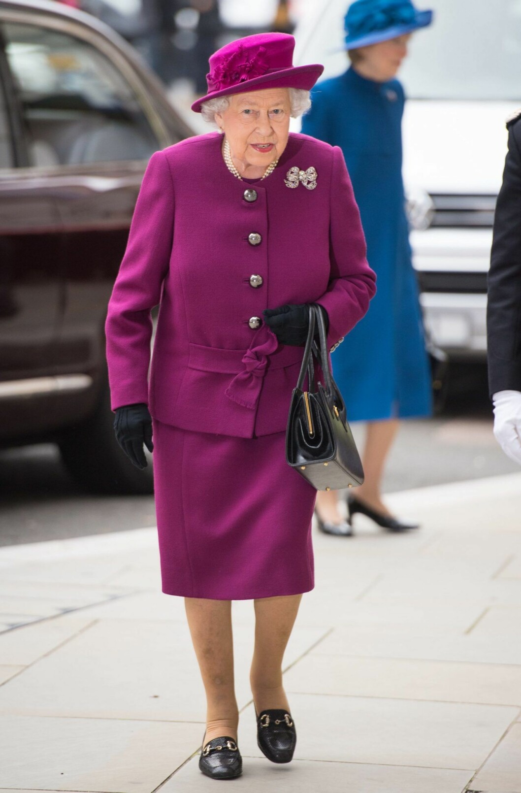 Elizabeth iförd favoritskorna! Drottning Elizabeth