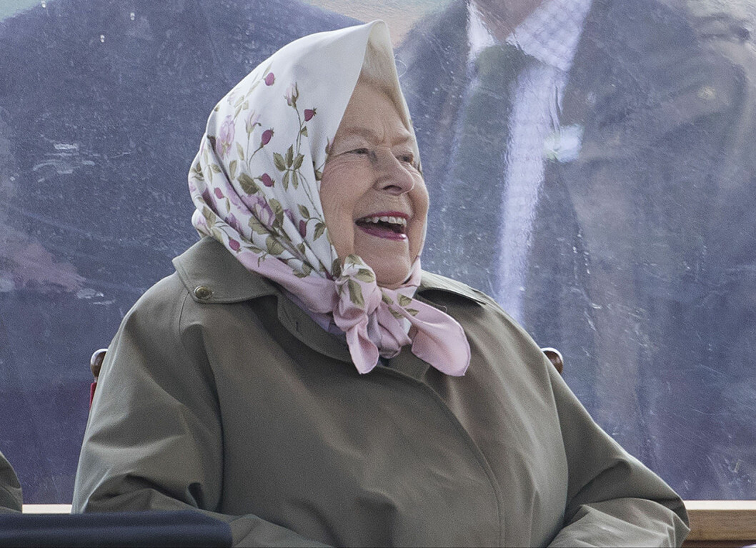 Ett gott skratt förlänger livet! Det vet sannerligen drottning Elizabeth, som flera gånger det här året brustit ut i ett härligt skratt! Drottning Elizabeth