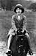 Blivande drottning Elizabeth på hästryggen år 1933. 