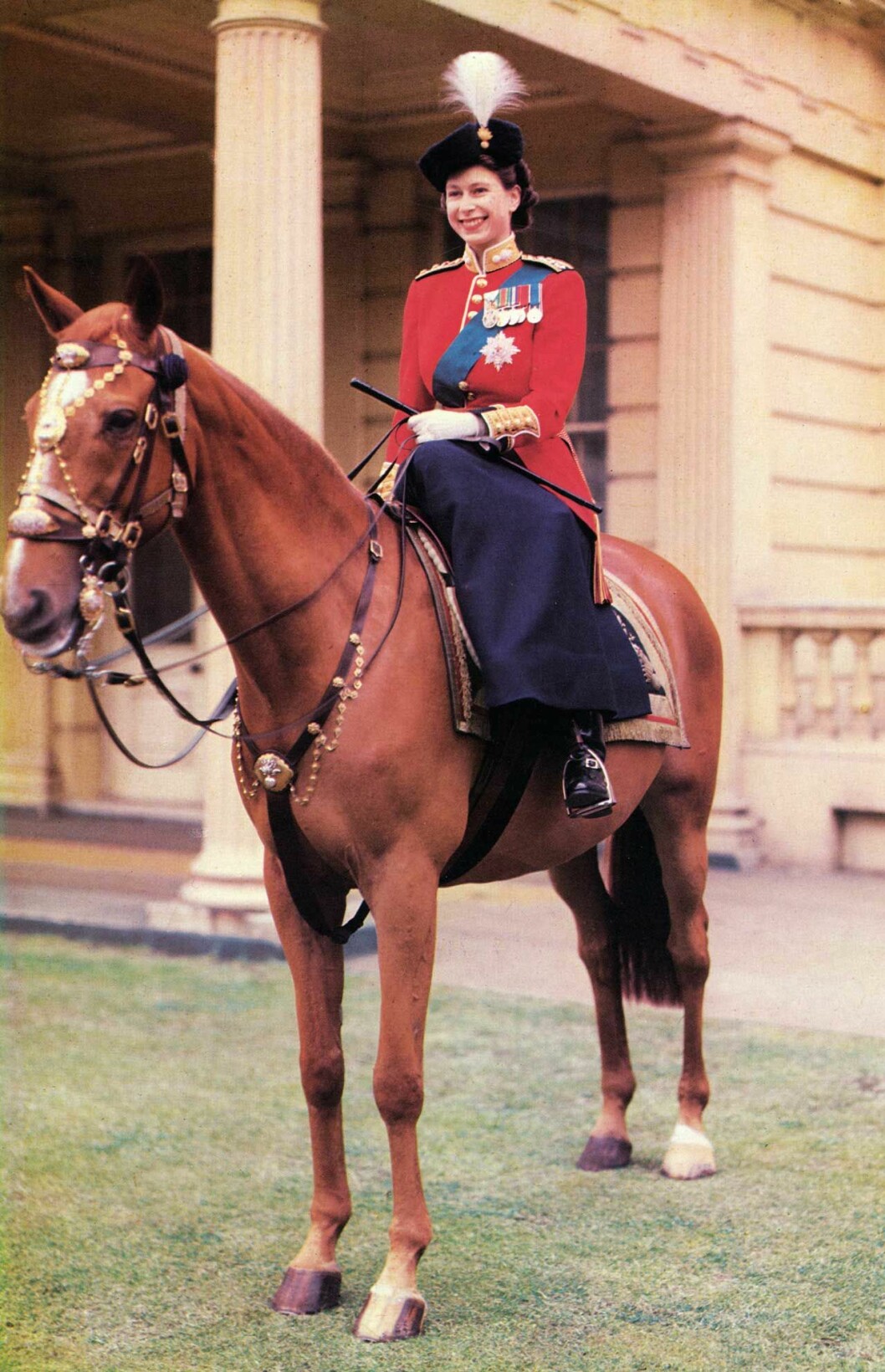Elizabeth i sadeln år 1953. Elizabeth i sadeln år 1953.