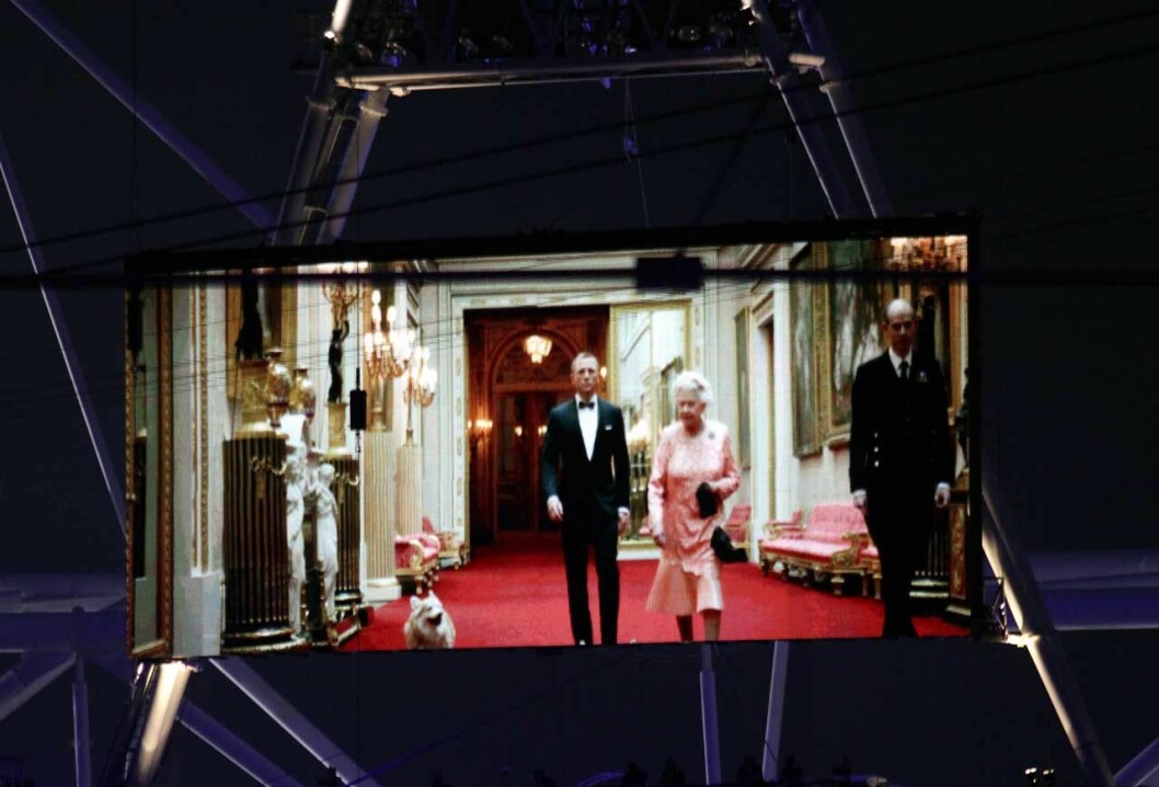 james bond drottning Elizabeth