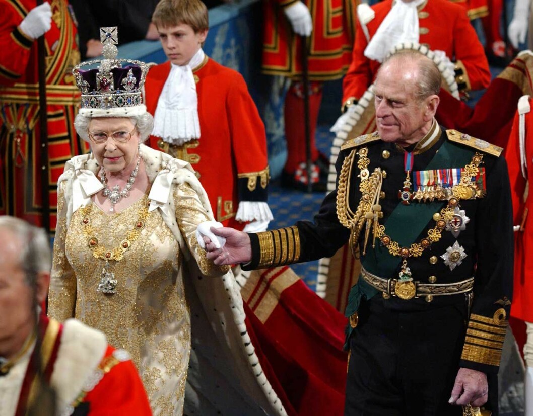 Elizabeth med sin Philip. Drottning Elizabeth med sin man prins Philip.