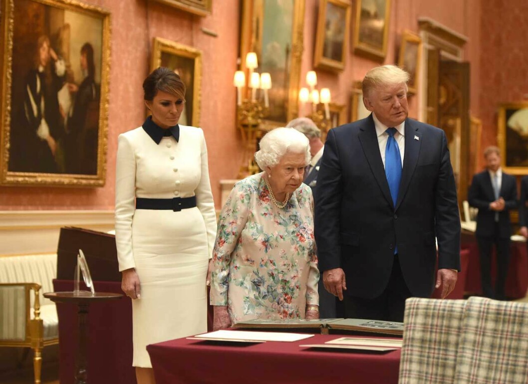 drottning Elizabeth och paret Trump
