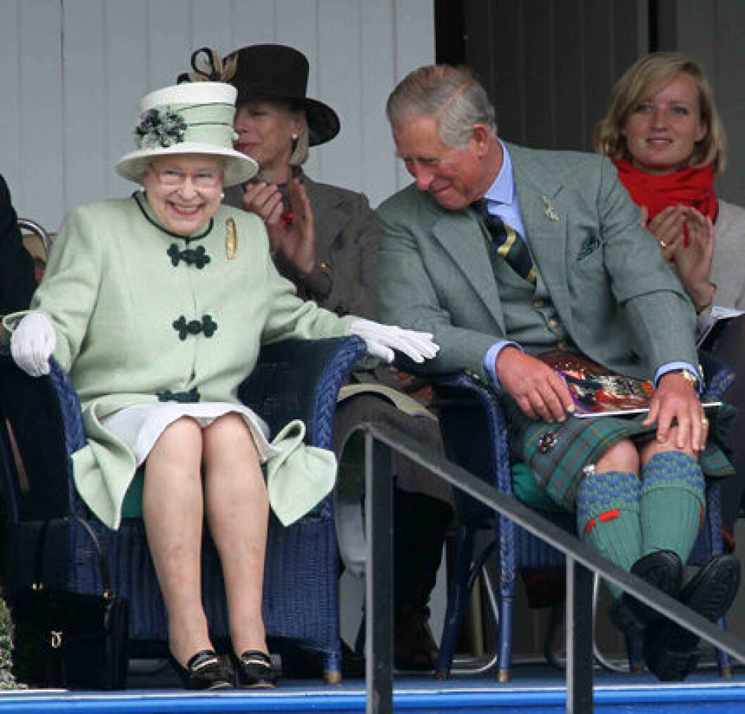 Drottning Elizabeth och prins Charles hade riktigt skoj. Drottning Elizabeth och prins Charles hade riktigt skoj.