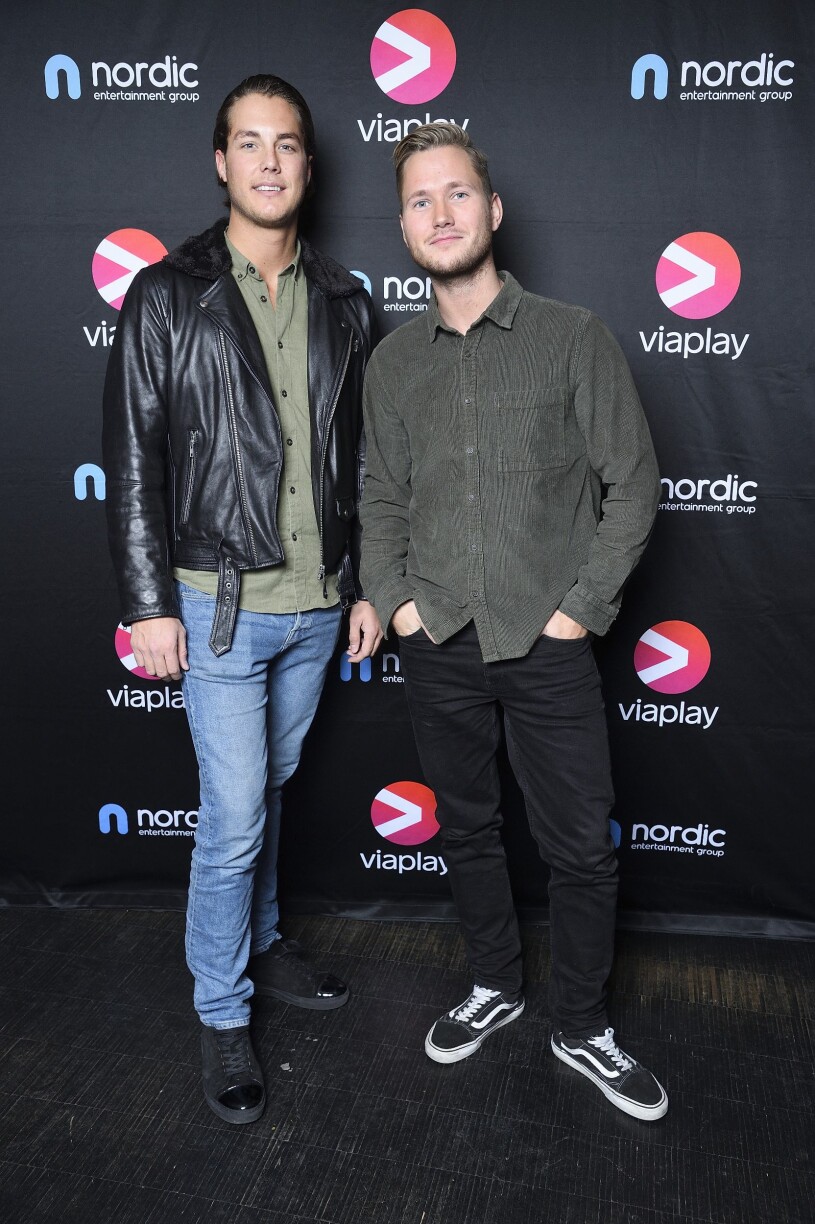 Emil Ingemarsson och Viktor Frisk var nyfikna på Lyckoviken.