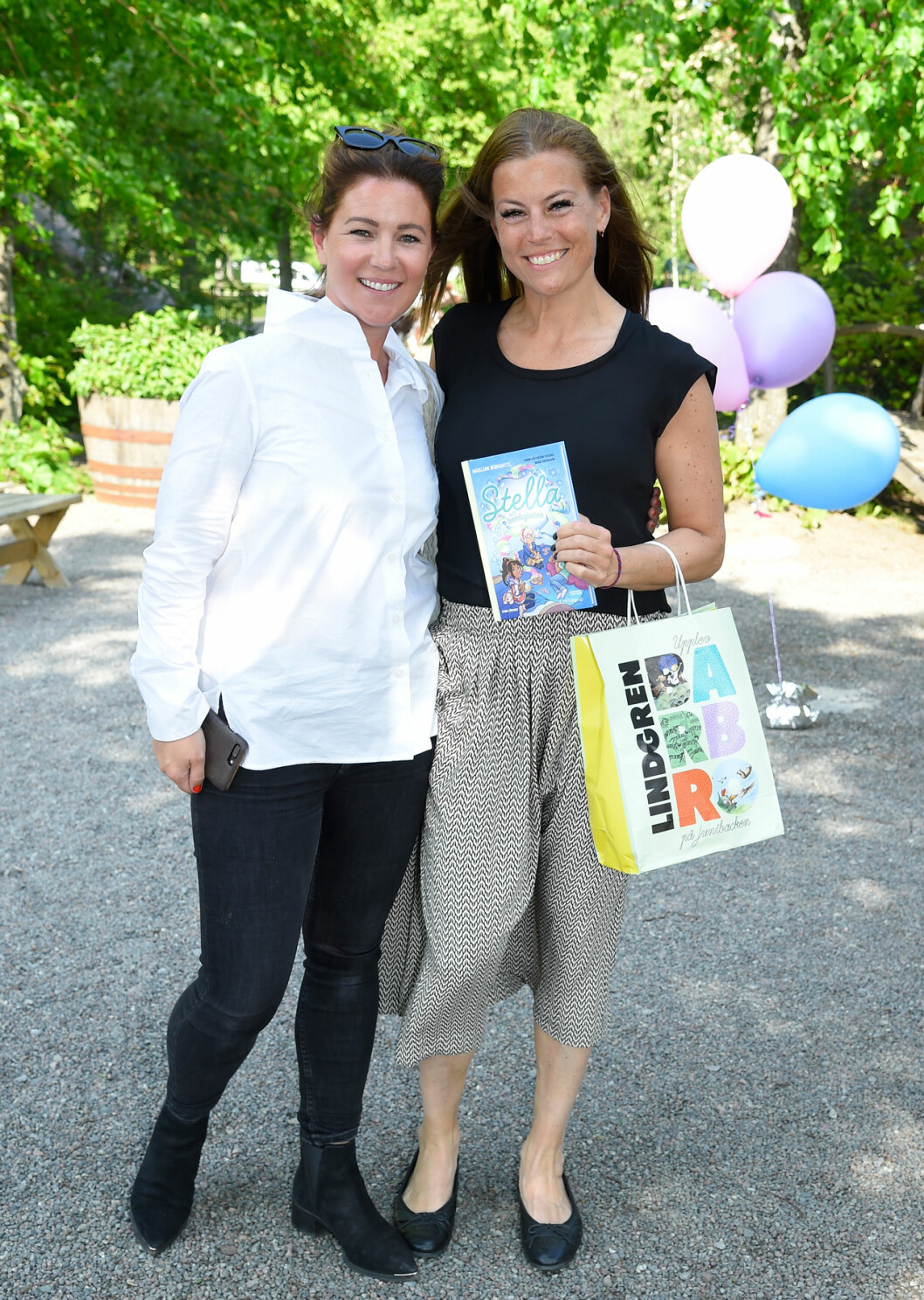 Emma Pernald kom i sällskap med kronprinsessans bästis Caroline Nilsson Kreuger. Emma Pernald med kronprinsessans bästis Caroline Nilsson Kreuger.