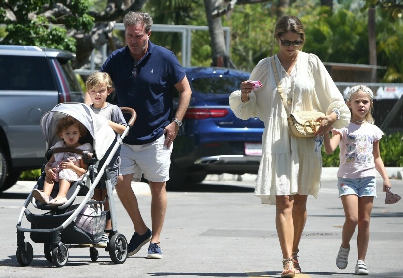 En bild från prinsessan Madeleines vardag i Florida. Prinsessan Madeleine barnen prinsessan Adrienne, prinsessan Leonore och prins Nicolas Chris O’Neill