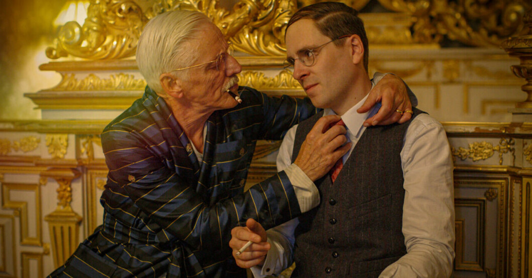 Staffan Göthe och Sverrir Gudnason i "En kunglig affär". Staffan Göthe och Sverrir Gudnason i "En kunglig affär".