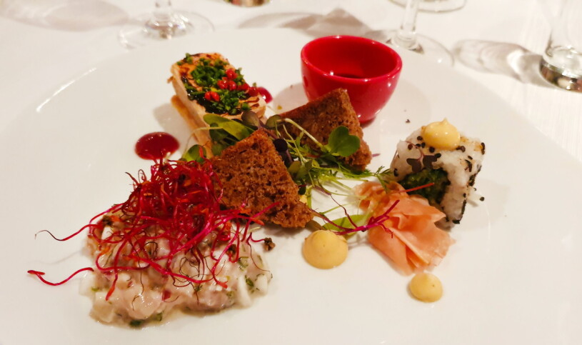 En smarrig tallrik med sea bass och duck confit mättade gott.