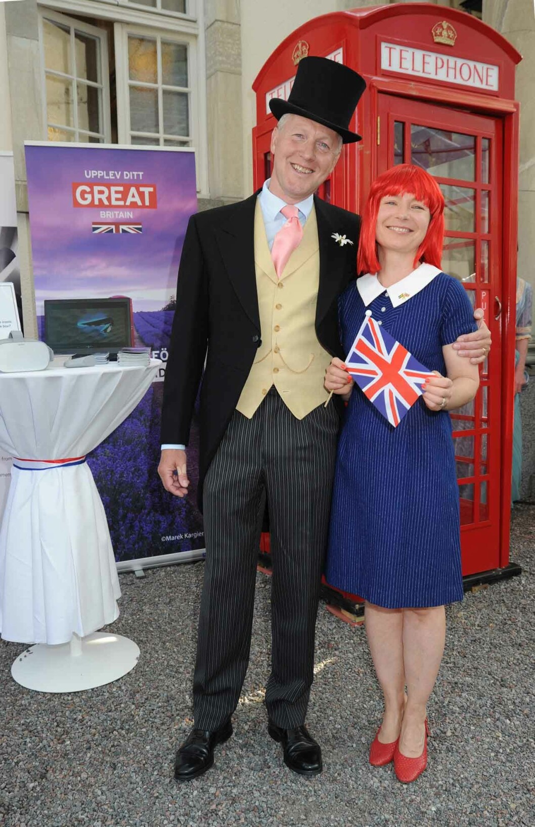 Eftermiddagens värdpar! H.E. Mr David Cairns och Mrs Sharon Cairns.