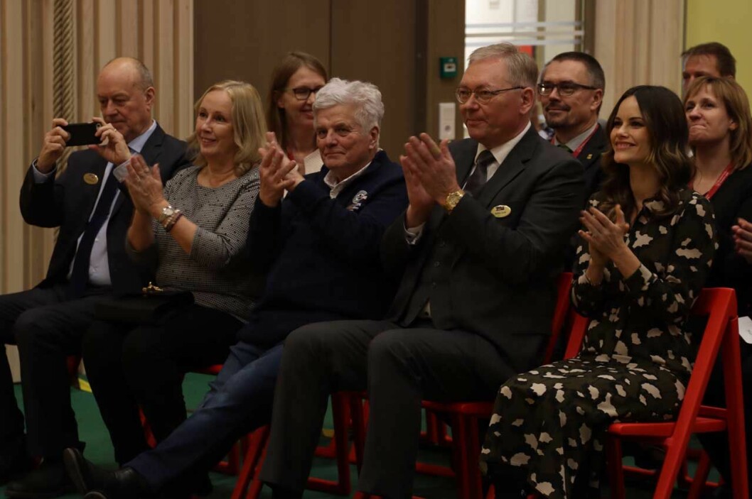 Mamma och pappa Hellqvist på första parkett. Och deras prinsessdotter längst till höger.