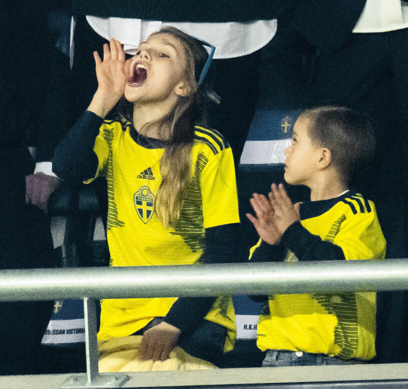 Heeeeja Sverige! Prinsessan Estelle Prins Oscar VM-kval fotboll Friends Arena