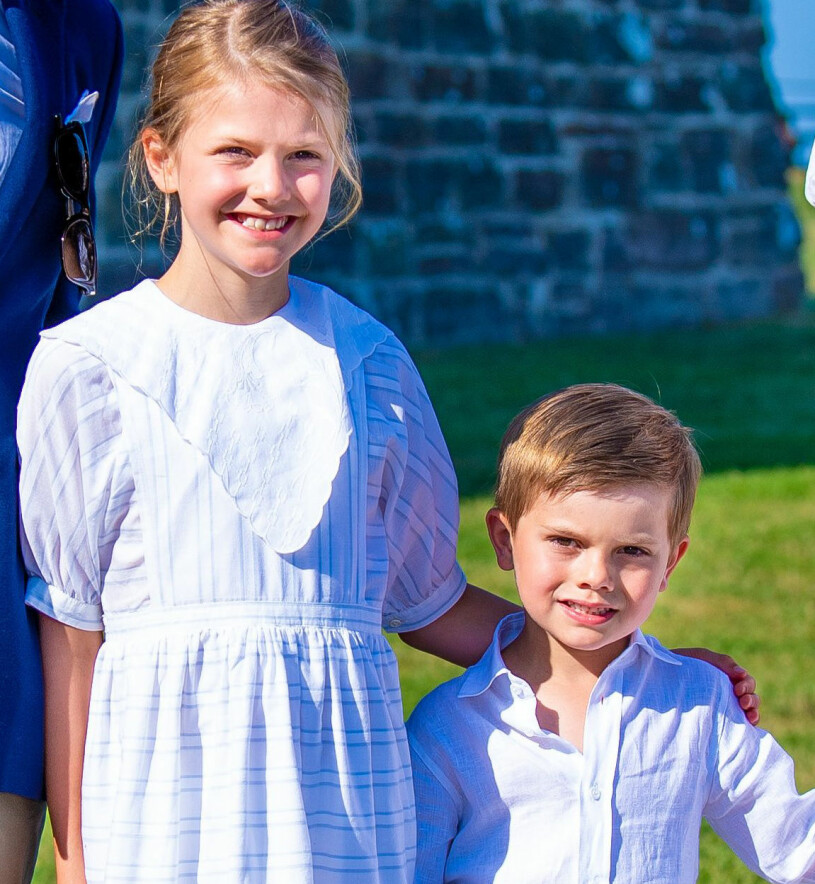 Alla kusinerna är på Solliden och Estelle och Oscar har ett helt gäng kusiner att leka med. Prinsessan Estelle Prins Oscar Borgholms slottsruin Victoriadagen 2021
