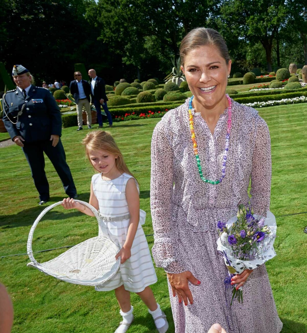 Victoria och Estelle på Solliden.