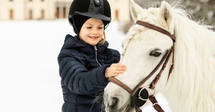 Prinsessan Estelle och ponnyn Viktor vid hennes sjunde födelsedag!