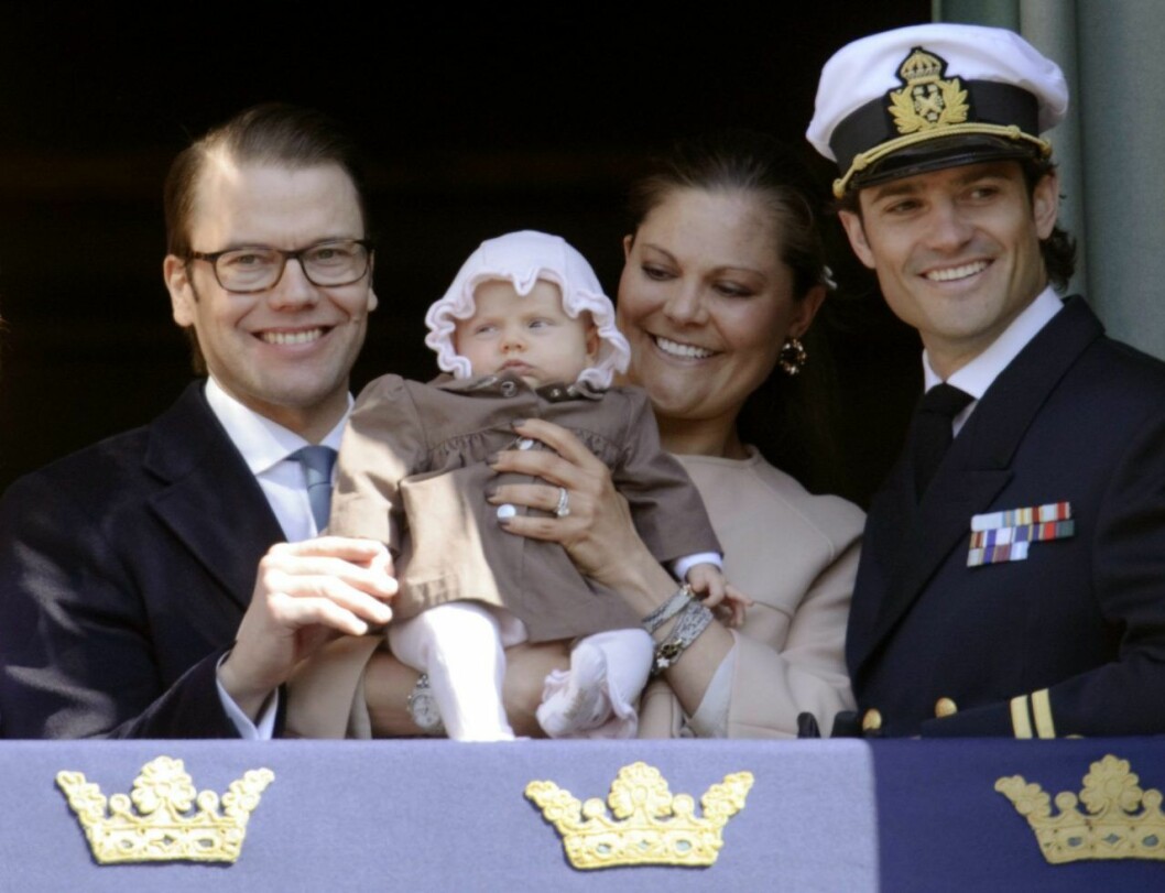 Prinsessan Estelle på slottsbalkongen år 2012. Estelle