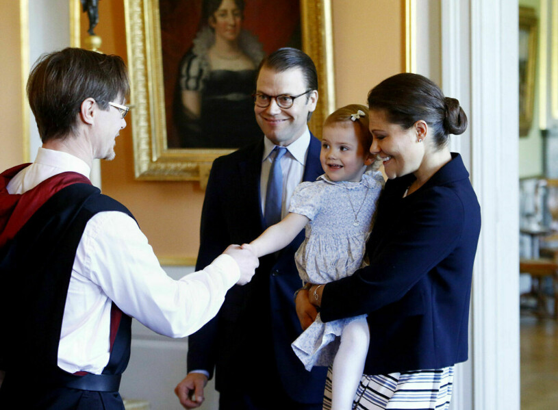 Estelle genomförde sitt första kungliga uppdrag när hon bara var 2 år. Prinsessan Estelle drottningskola första uppdraget