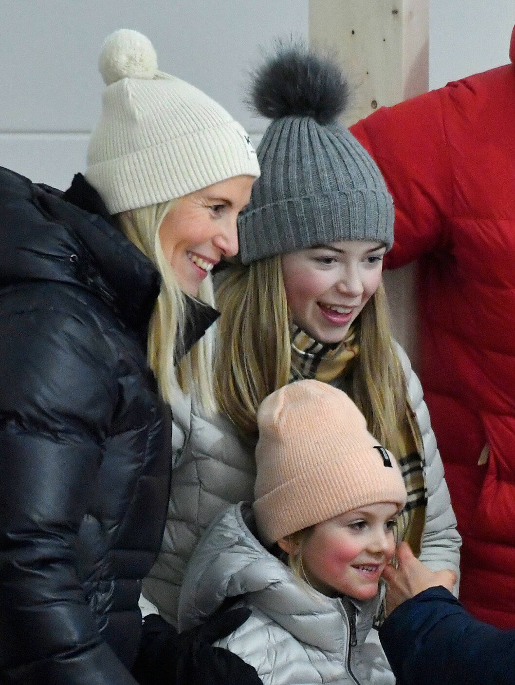 Prinsessan Estelle med faster Anna, en relation som vuxit sig stark helt utanför strålkastarljuset. Till höger Annas dotter Vera Blom. Prinsessan Estelle med Anna Westling och hennes dotter Vera Blom.