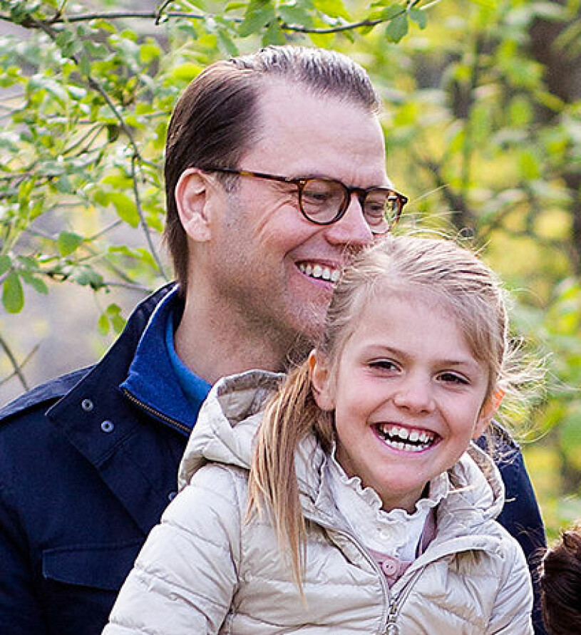 Daniel med sin dotter, Estelle den yngre. Prins Daniel Prinsessan Estelle 2020