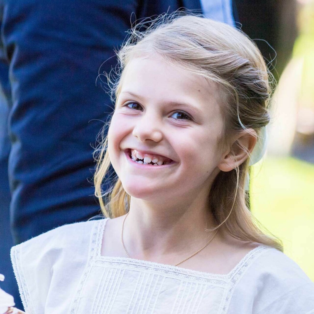 Här är en som gillar pizza! Prinsessan Estelle gillar pizza.