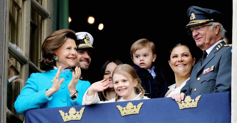 Inget balkongvinkande i år – men lite festligt blir det i alla fall! Kungen Kungens födelsedag kungafamiljen slottsbalkongen Stockholms slott