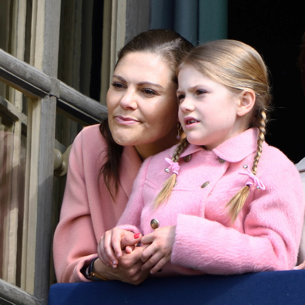 Prinsessan Estelle och kronprinsessan Victoria.