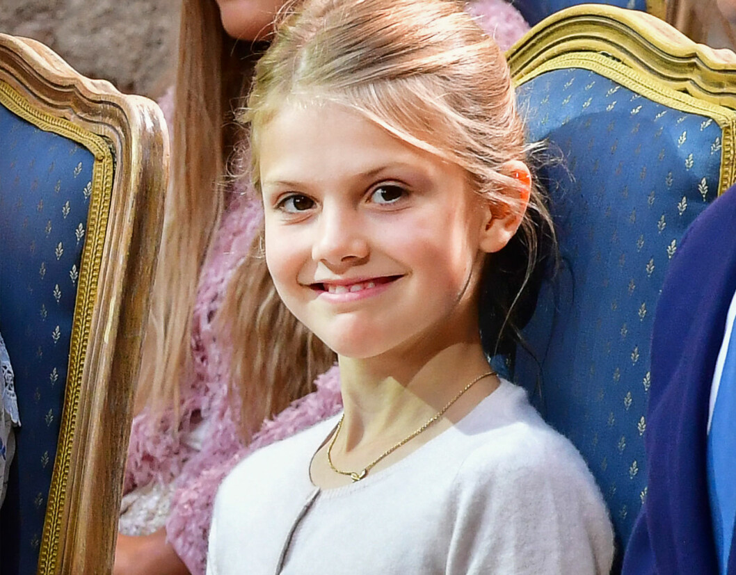 Estelle, 8 år, på Victoriadagen häromveckan. Prinsessan Estelle på Victoriadagen 2020