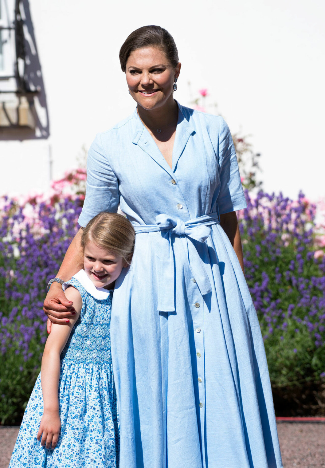 Victoria och Estelle vid Solliden.