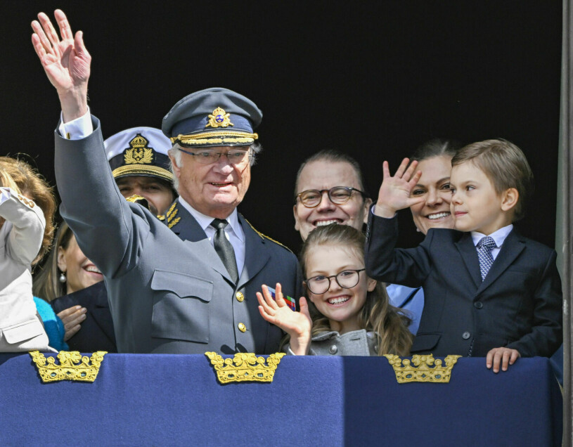 Är far och dotter lika som bär? Kungens födelsedagsfirande.