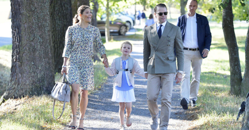 Victoria och Daniel på väg till Manilla för Estelles första skoldag 2018.