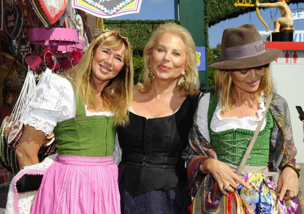 Chris O'Neills mamma Eva O'Neill (i mitten) på Oktoberfesten i München 2015.