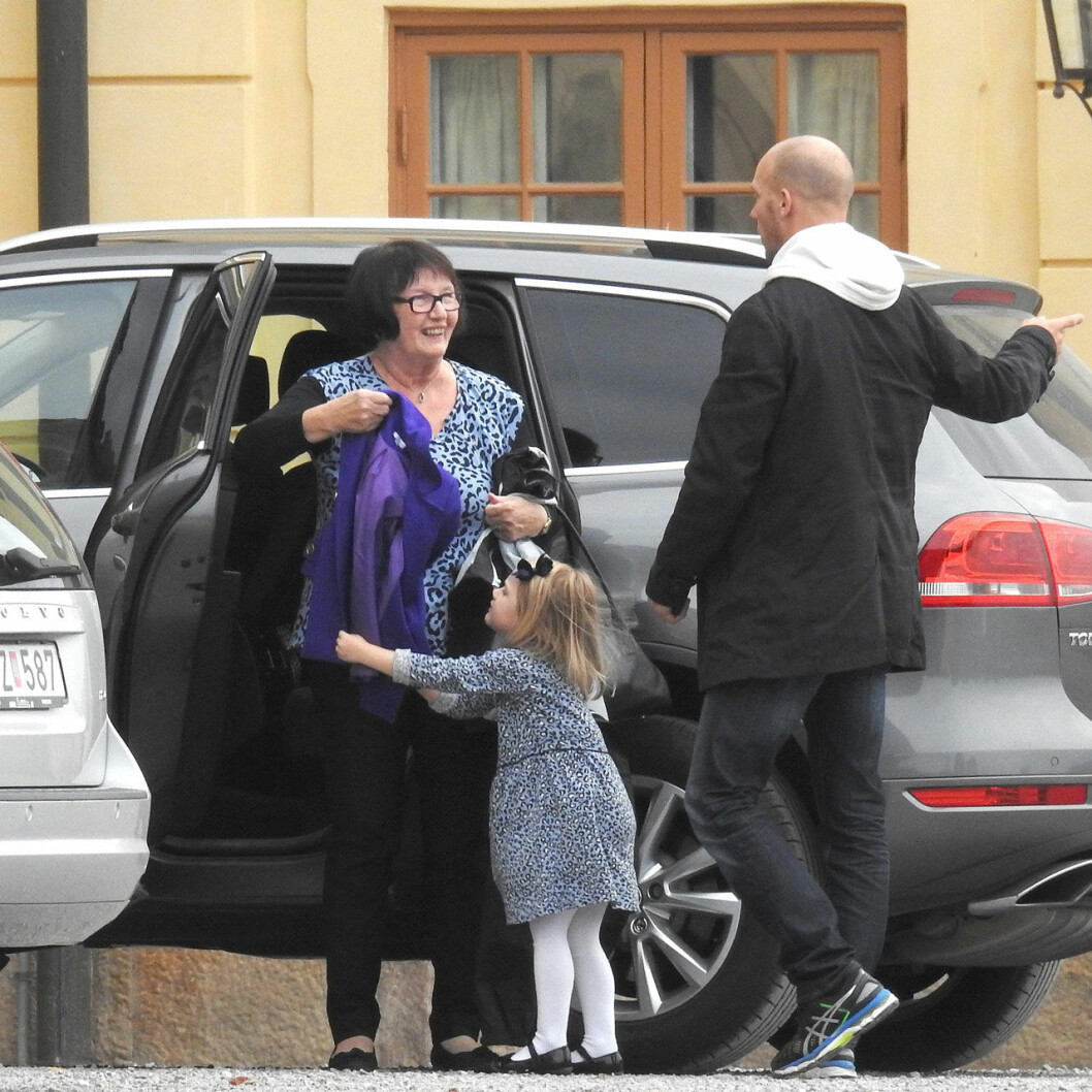 Hemma hos farmor Ewa är det lek och bus långt borta från det kungliga strålkastarljuset. ewa westling prinsessan Estelle