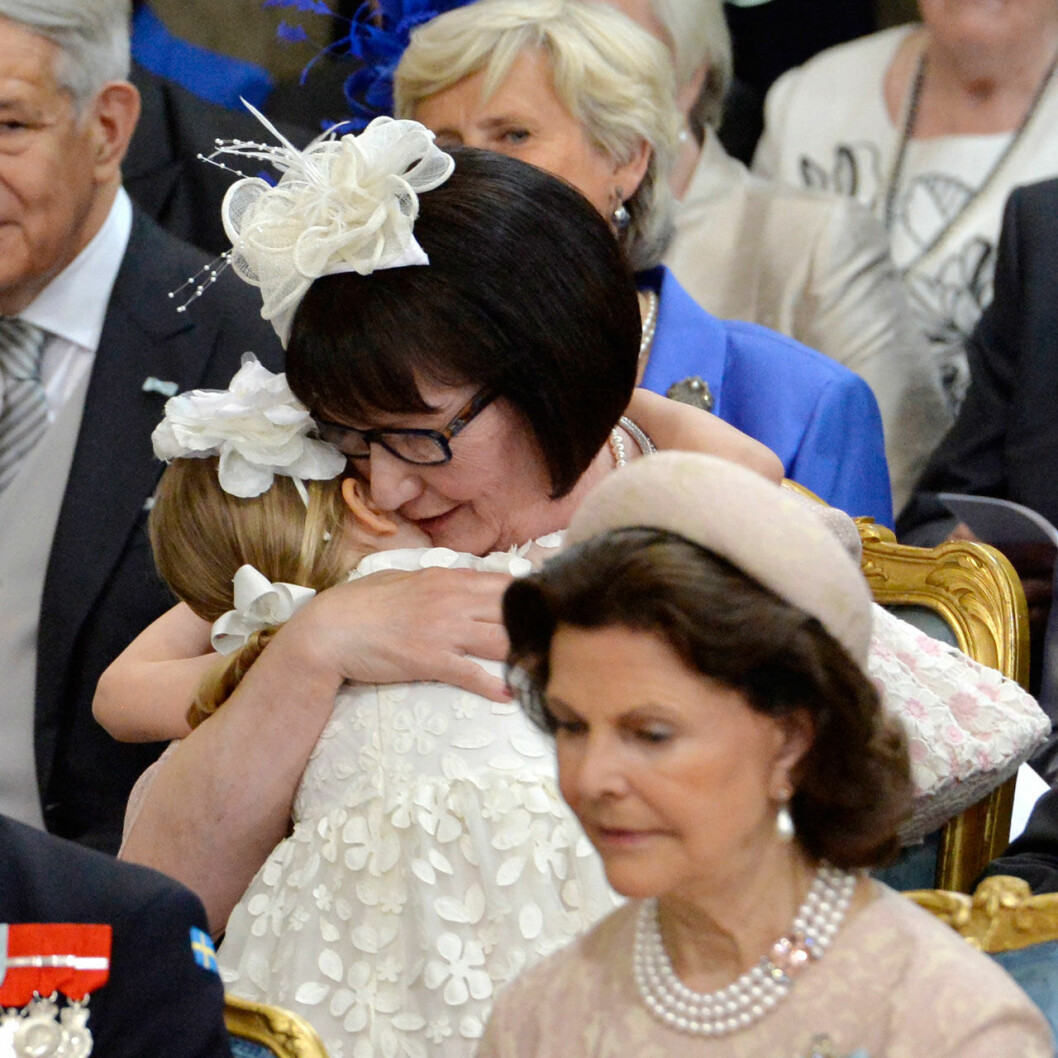 Och i farmors. Prinsessan Estelle med sin farmor Ewa Westling.