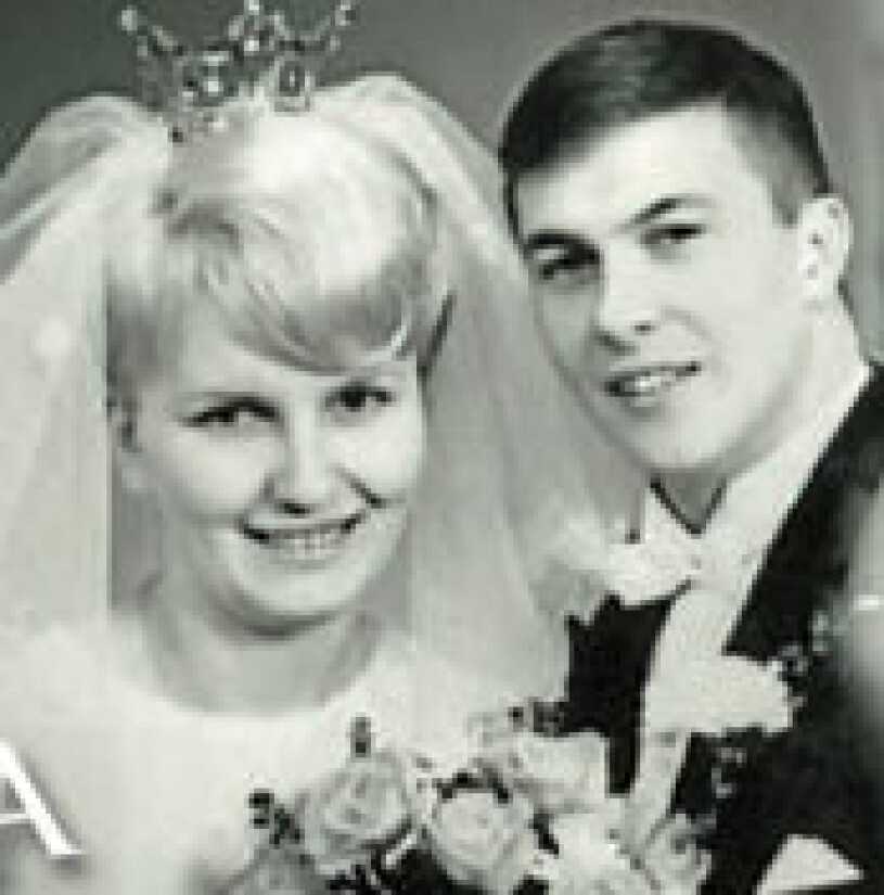 Brudparet Ewa Westring, 23, och Olle Westling, 22. Så här såg de ut på bröllopsfotot! Ewa och Olle Westling Nygifta Bröllopsbilden Hanebo kyrka 1967