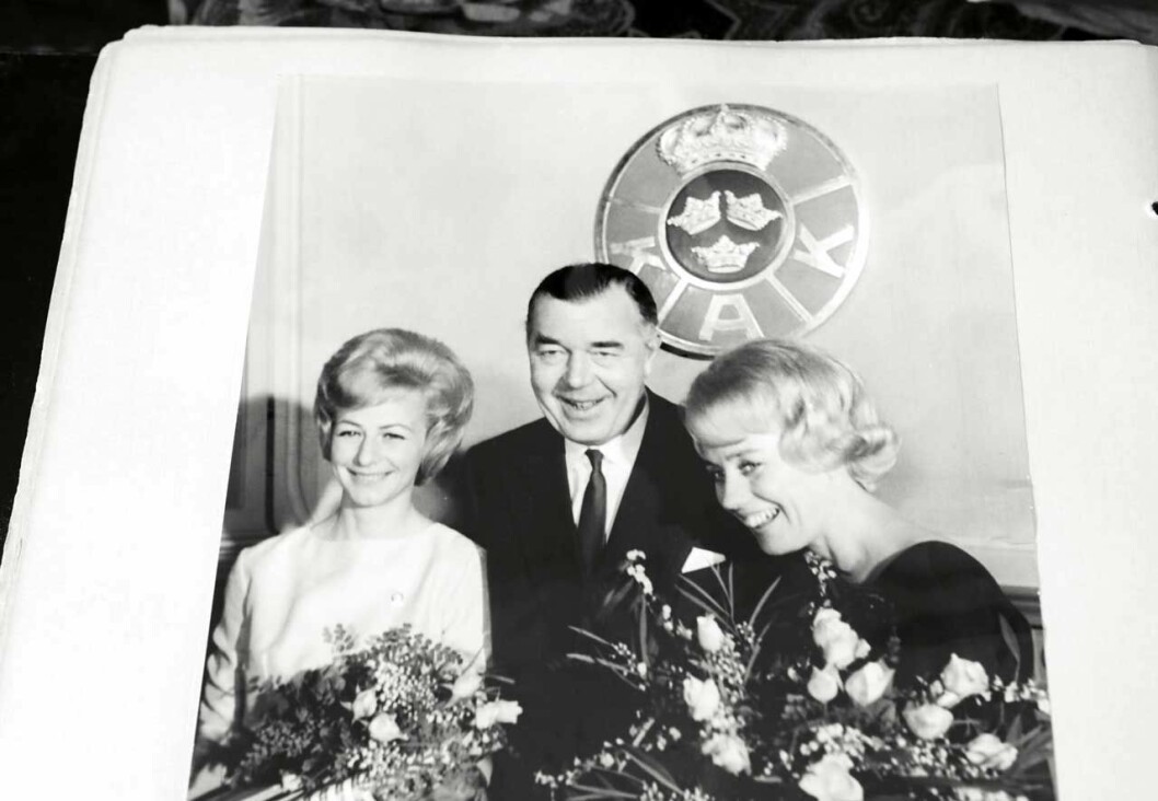 Ewy, hennes kartläsare Ursula Wirth och självaste prins Bertil! Ewy, hennes kartläsare Ursula Wirth och självaste prins Bertil!