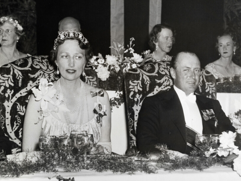 Kung Haralds svenska mamma Märtha på galamiddag på Waldorf-Astoria i New York 1939 – i diademet som Ingrid Alexandra nu har fått.