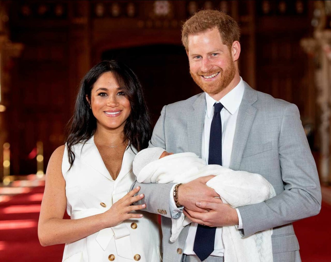 De nyblivna föräldrarna Meghan och Harry. De nyblivna föräldrarna Meghan och Harry.