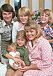 Klanen Wahlgren under 1970-talet. Pappa Hans, Peter, Niclas, Pernilla med minstingen Linus i famnen<br /> och så mamma Christina.