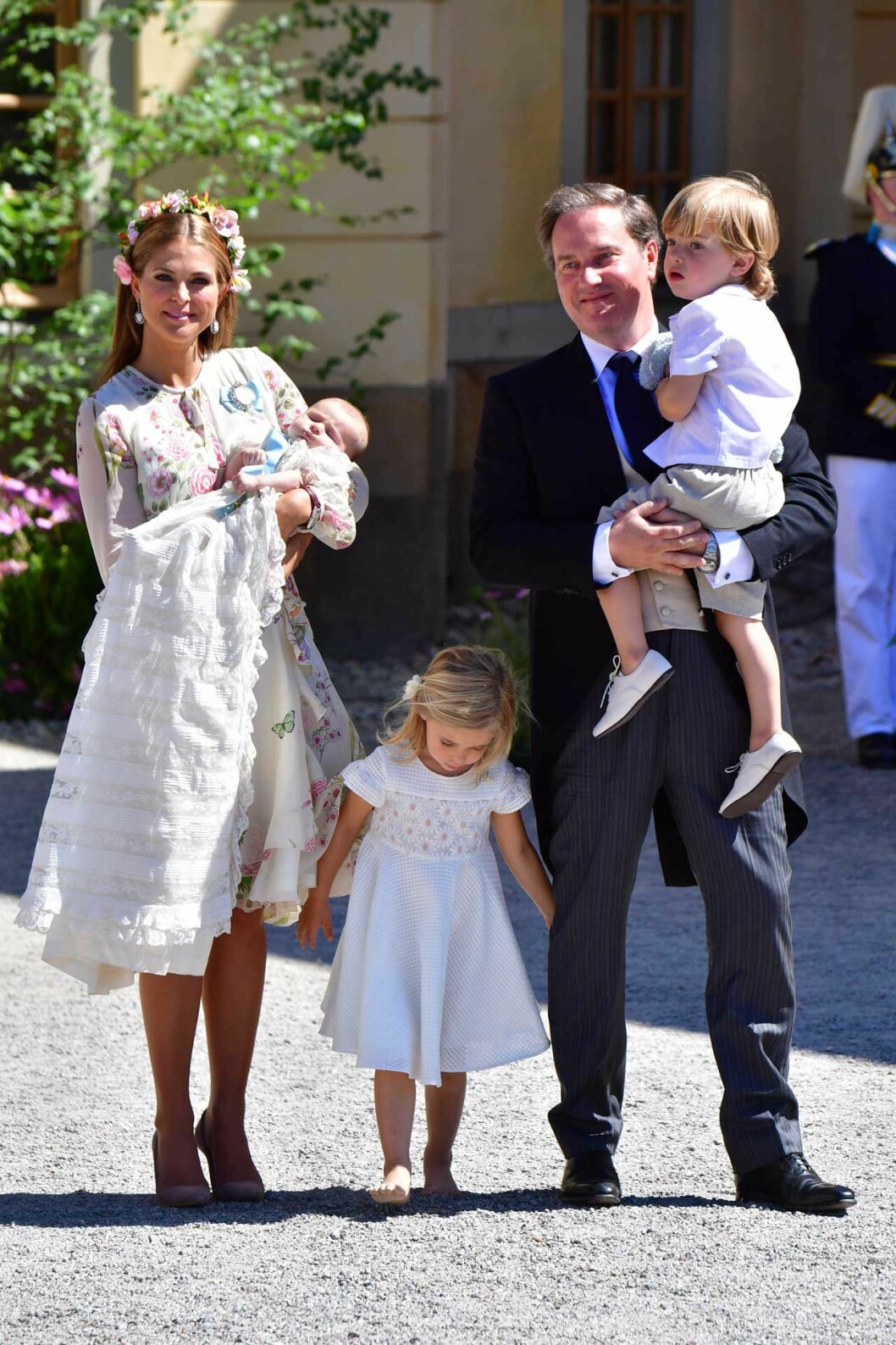 Chris med Madeleine och barnen Leonore, Nicolas och Adrienne under prinsessan Adriennes dop. Chris med sin fru Madeleine och barnen Leonore, Nicolas och Adrienne.