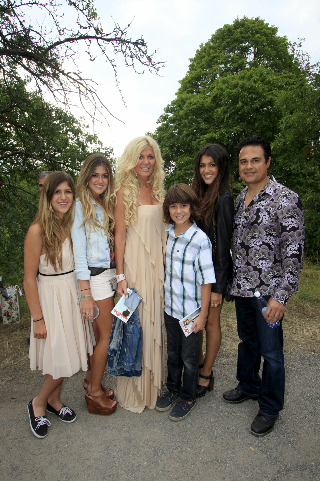 Såhär kommer många ihåg Montazami-familjen – en bild från deras tid i rutan 2011! Maria Montazami och maken Kamran med barnen Hanna, Sara, Emma och Nicholas år 2011