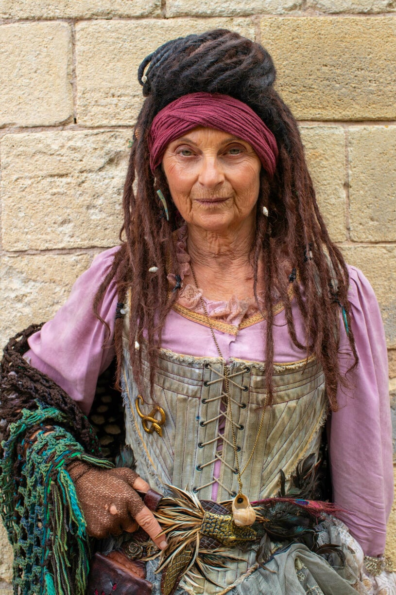 Suzanne Reuter som Madame Fouras i Fångarna på fortet. Suzanne Reuter som Madame Fouras i Fångarna på fortet