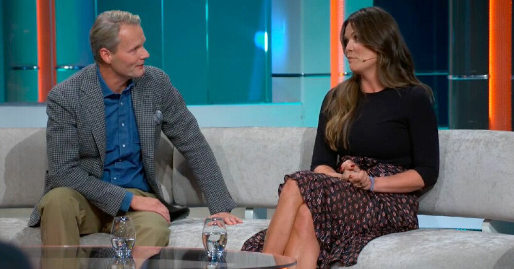 Felix är chockad över att frun Clara Herngren kysst David Hellenius. Foto: Skärmdump TV4 Play Felix Herngren och Clara Herngren