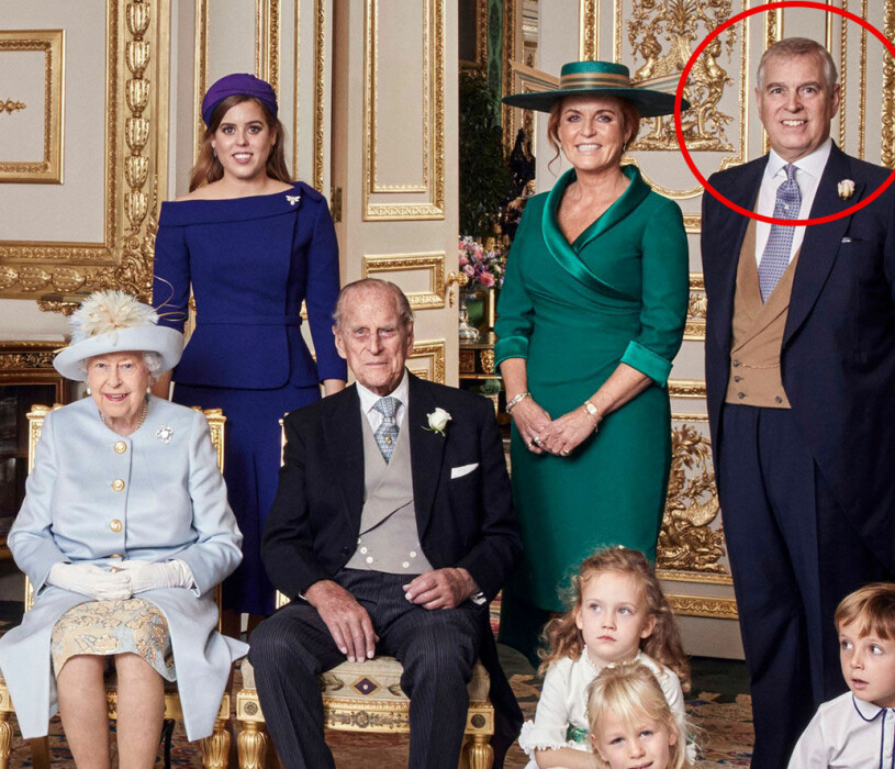 Hur väl skyddad är den brittiska kungafamiljen? Nu har en stalker lyckats ta sig igenom avspärrningarna igen, och den här gången är det prins Andrew som är drabbad. Drottning Elizabeth Prins Philip Prins Andrew Sarah Ferguson Fergie Prinsessan Beatrice