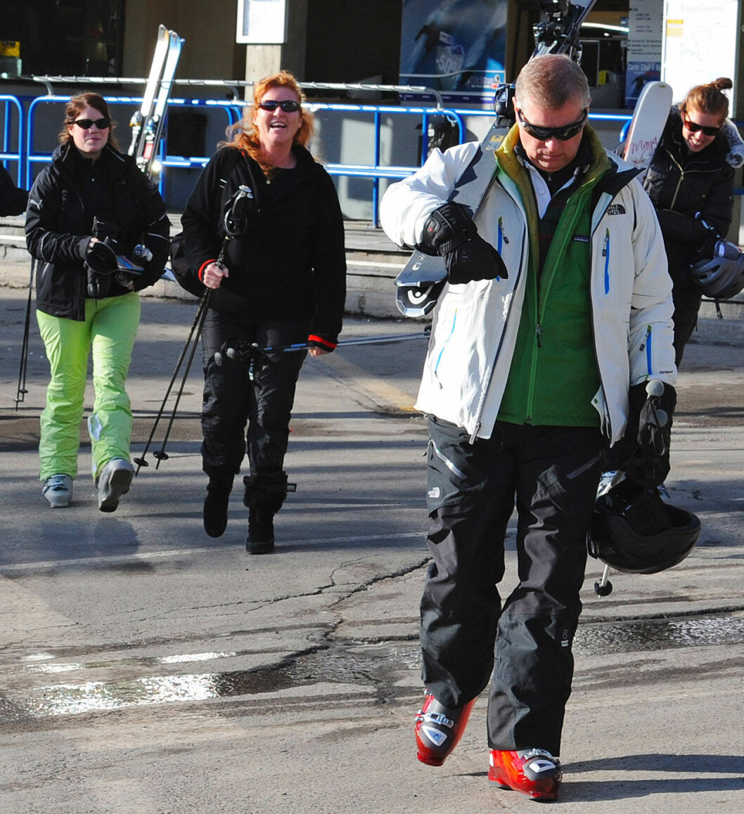 Prins Andrew och hans familj i Verbier. Prins Andrew och hans familj i Verbier.