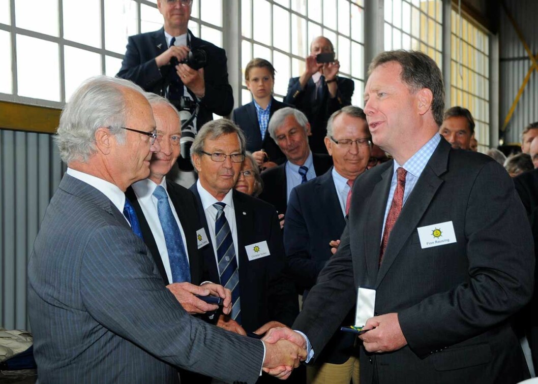Rausing-familjen skyr offentligheten, men här syns Finn Rausing på bild med kung Carl Gustaf år 2013. Rausing-familjen skyr offentligheten, men här syns Finn Rausing på bild med kung Carl Gustaf år 2013.