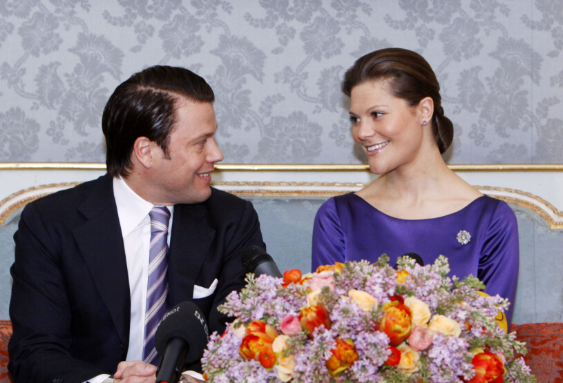 Prins Daniel och kronprinsessan Victoria när de tillkännagav sin förlovning 2009.